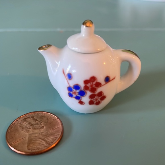 The Cutest Mitsukoshi Porcelain Miniature Tea Set - Picture 3 of 7